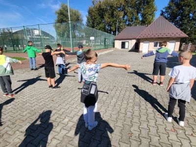 Zdjęcie 15 z 20 – OKREŚLAMY KIERUNKI GEOGRAFICZNE – ĆWICZENIA TERENOWE
