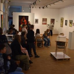 Zdjęcie 13 z 19 – Wizyta klasy 7a w Galerii BWA Jatki w Nowym Targu