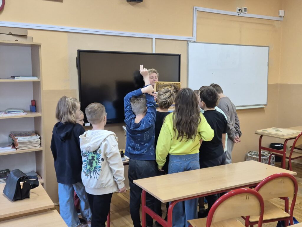Zdjęcie 4 z 7 – Warsztatach pszczelarskich w 2b