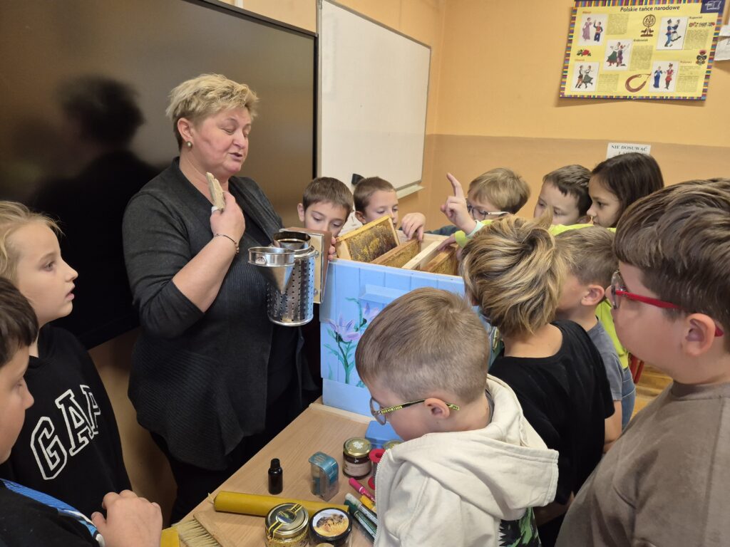 Zdjęcie 5 z 7 – Warsztatach pszczelarskich w 2b