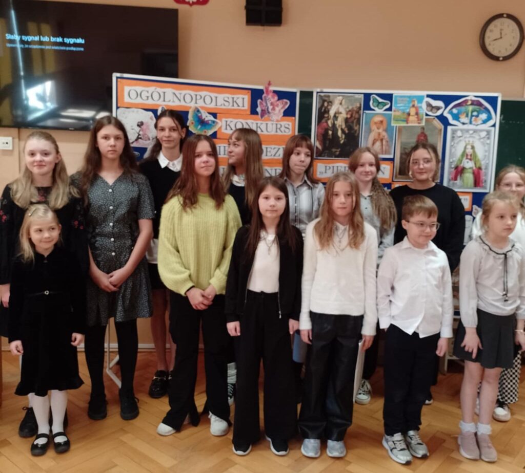 Zdjęcie 1 z 4 – Ogólnopolski Konkurs Polskiej Poezji Religijnej pt. ,,Pierścień św. Kingi” odbył się w Szkole Podstawowej nr 1 w Nowym Targu!