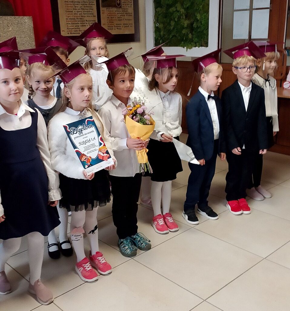 Zdjęcie 17 z 51 – Ja, uczeń Szkoły Podstawowej nr 1 w Nowym Targu ślubuję …