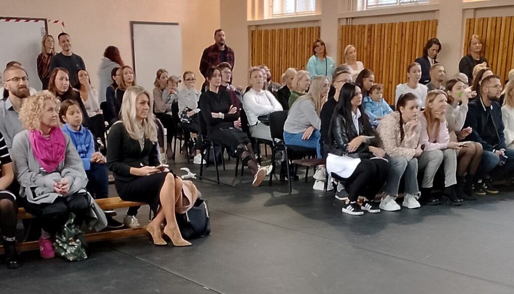 Zdjęcie 2 z 51 – Ja, uczeń Szkoły Podstawowej nr 1 w Nowym Targu ślubuję …