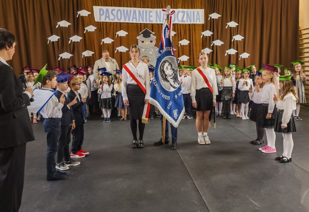 Zdjęcie 50 z 51 – Ja, uczeń Szkoły Podstawowej nr 1 w Nowym Targu ślubuję …