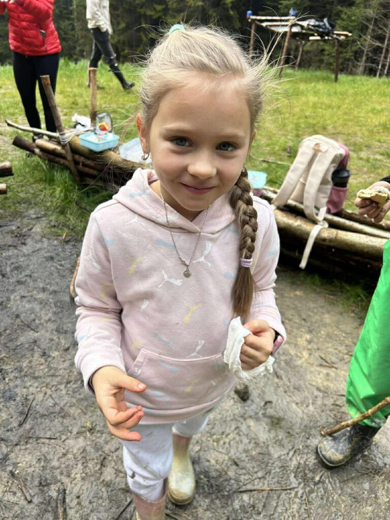 Zdjęcie 20 z 46 – Witaj jesienny lesie- lekcja przyrodnicza klasy I c w lesie