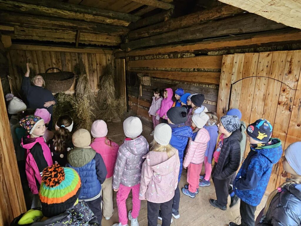 Zdjęcie 5 z 42 – Klasa I C z wizytą w Skansenie w Zubrzycy Górnej