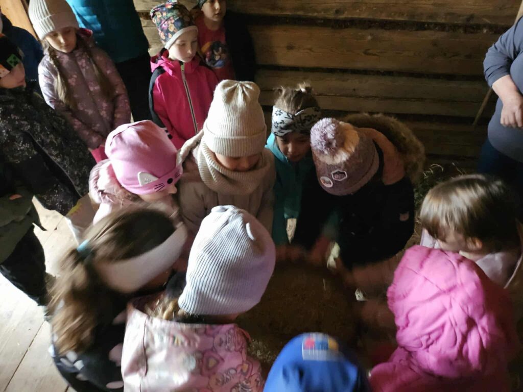Zdjęcie 9 z 42 – Klasa I C z wizytą w Skansenie w Zubrzycy Górnej