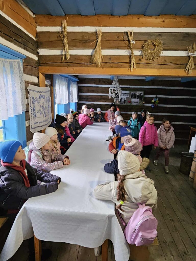 Zdjęcie 12 z 42 – Klasa I C z wizytą w Skansenie w Zubrzycy Górnej