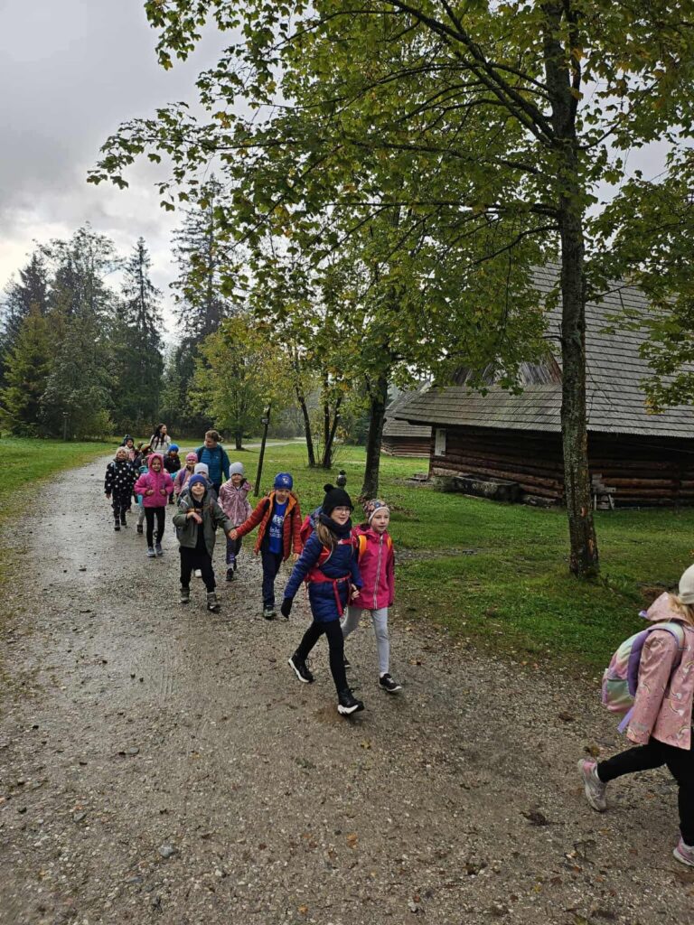 Zdjęcie 40 z 42 – Klasa I C z wizytą w Skansenie w Zubrzycy Górnej