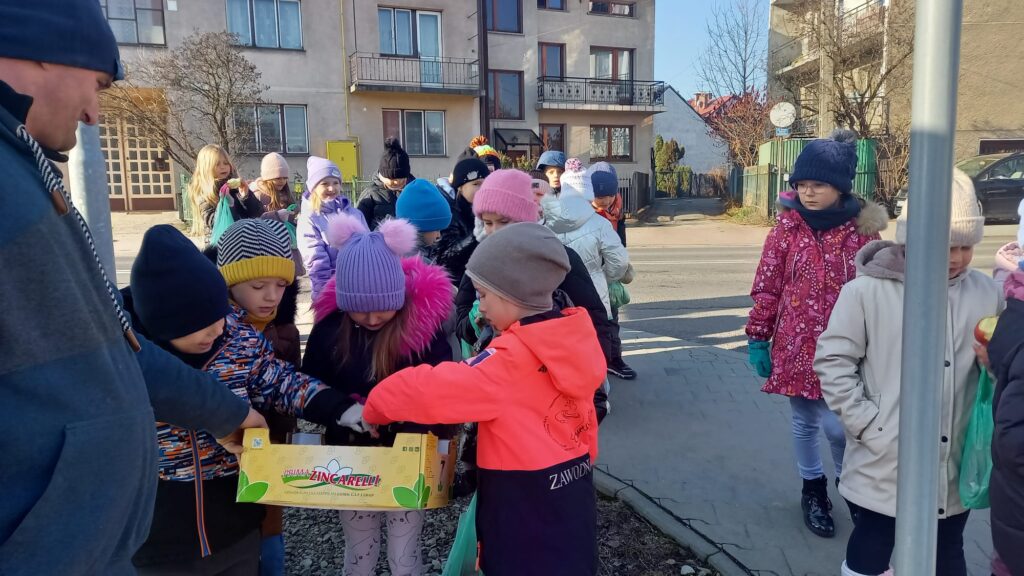 Zdjęcie 3 z 36 – Z wizytą na targu – klasa I c poznaje zapomniane zaułki Nowego Targu :)
