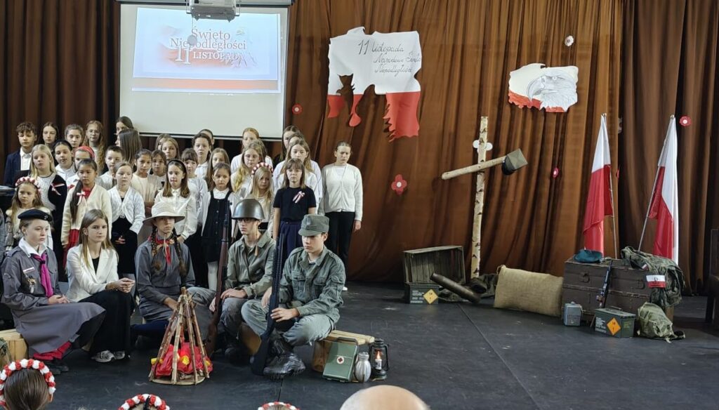 Zdjęcie 16 z 27 – Uroczysta akademia z okazji Narodowego Święta Niepodległości