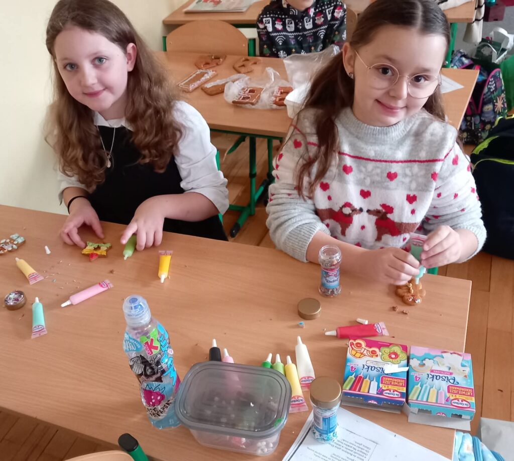 Zdjęcie 7 z 15 – Kolędowanie w klasie 3a