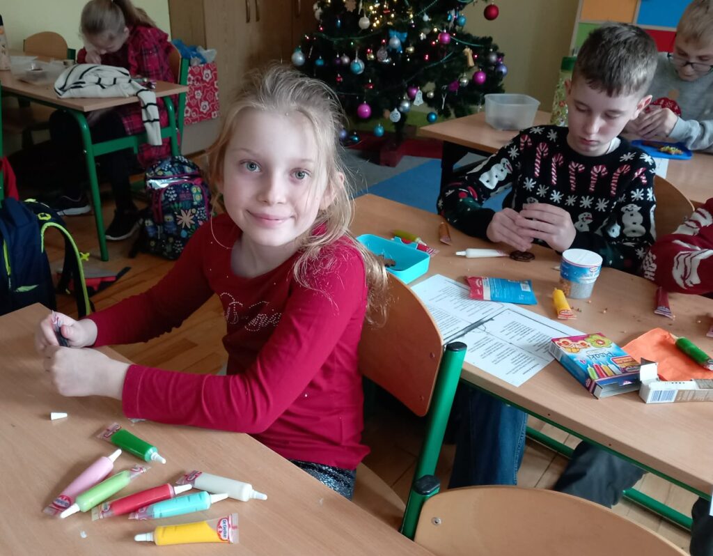 Zdjęcie 5 z 15 – Kolędowanie w klasie 3a