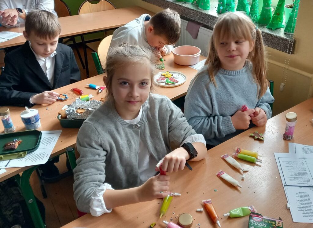 Zdjęcie 6 z 15 – Kolędowanie w klasie 3a