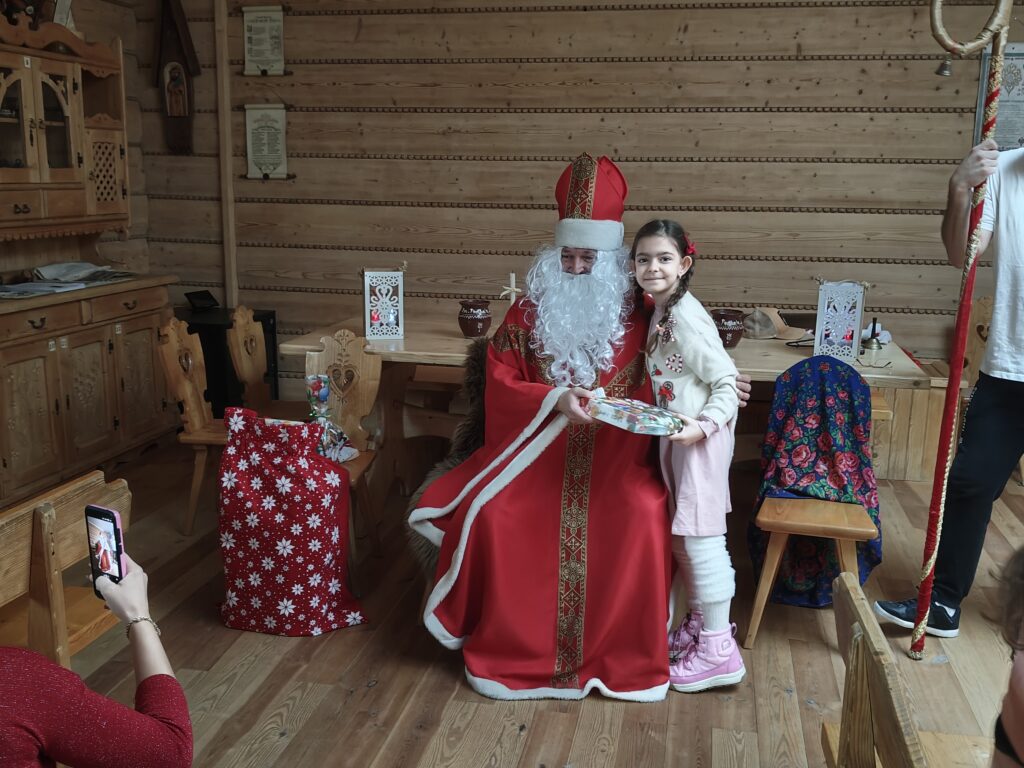 Zdjęcie 8 z 13 – Wyjście klasy 2a do MCK i spotkanie ze Świętym Mikołajem