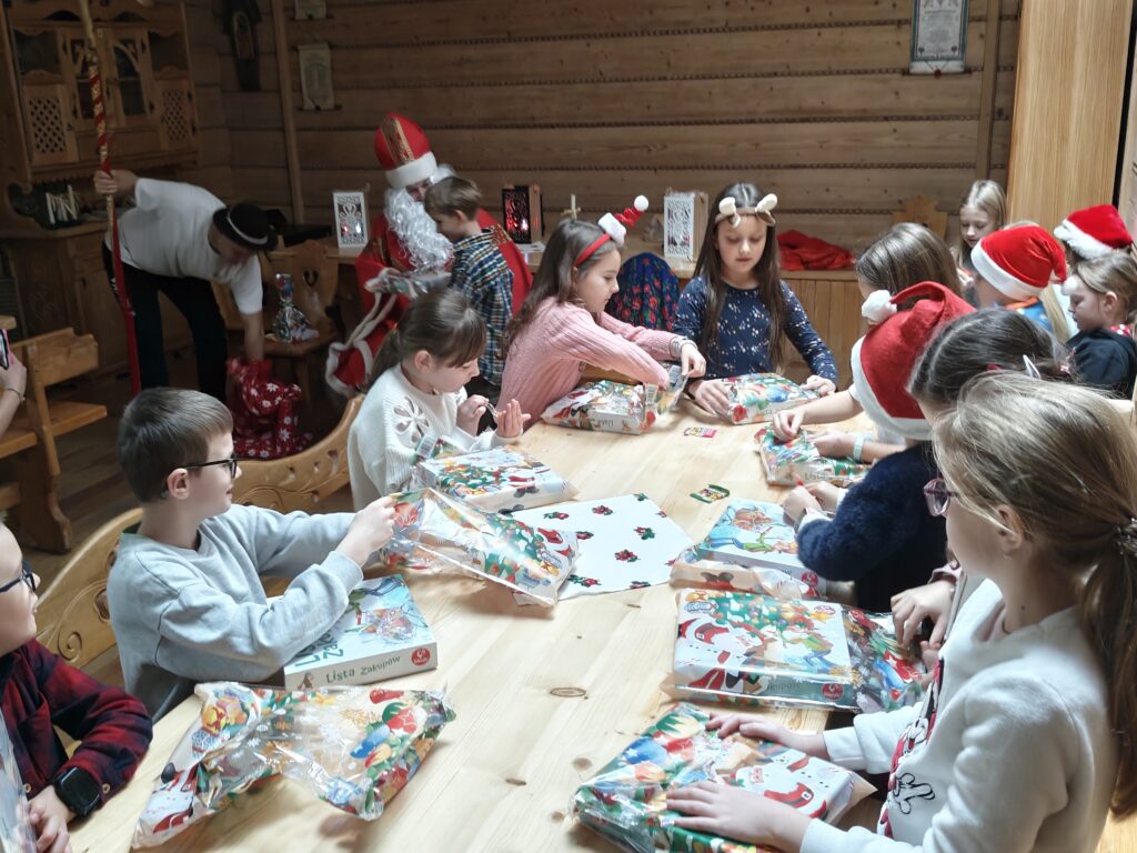 Zdjęcie 12 z 13 – Wyjście klasy 2a do MCK i spotkanie ze Świętym Mikołajem