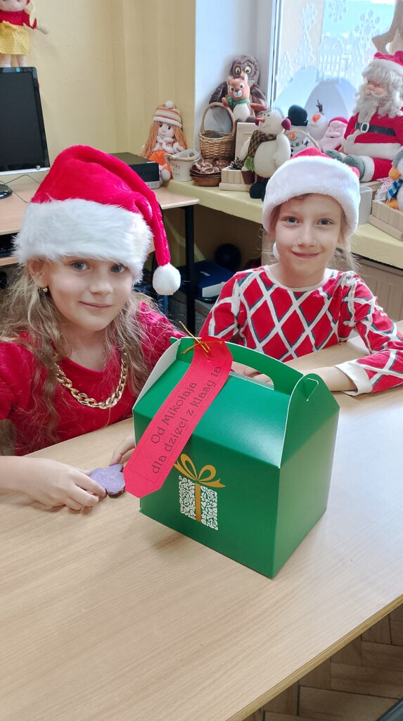 Zdjęcie 17 z 19 – Mikołajki w klasie 1a