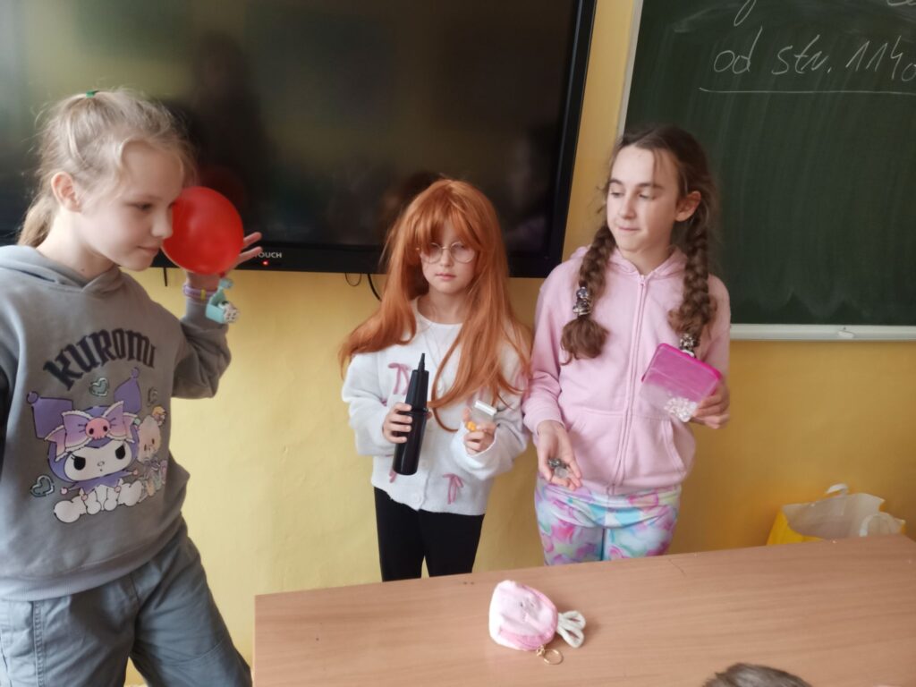Zdjęcie 30 z 30 – Projekt „Niezwykłe i magiczne przedmioty” zainspirowany lekturą „Akademia Pana Kleksa” Jana Brzechwy.