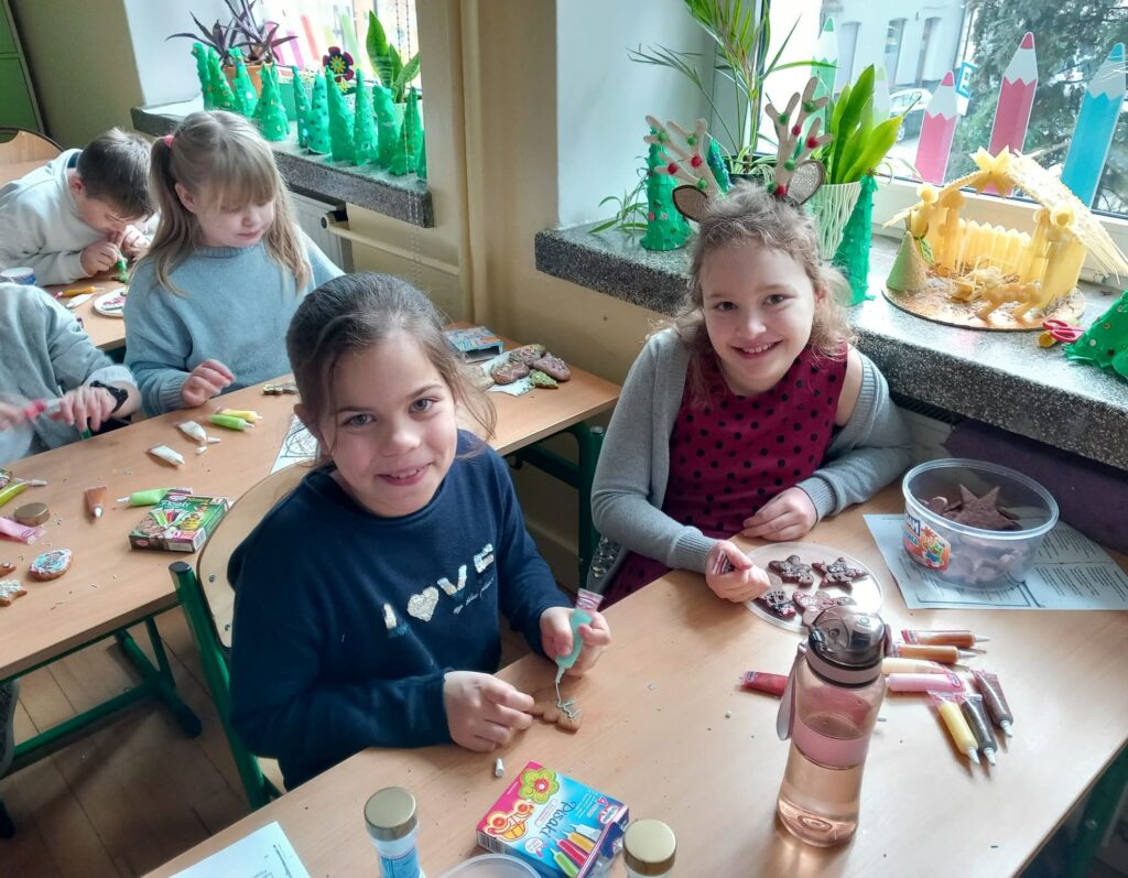 Zdjęcie 9 z 15 – Kolędowanie w klasie 3a