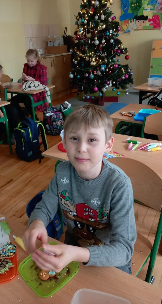 Zdjęcie 10 z 15 – Kolędowanie w klasie 3a