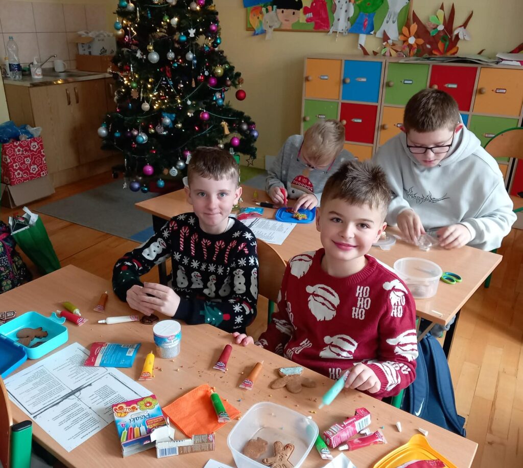 Zdjęcie 11 z 15 – Kolędowanie w klasie 3a