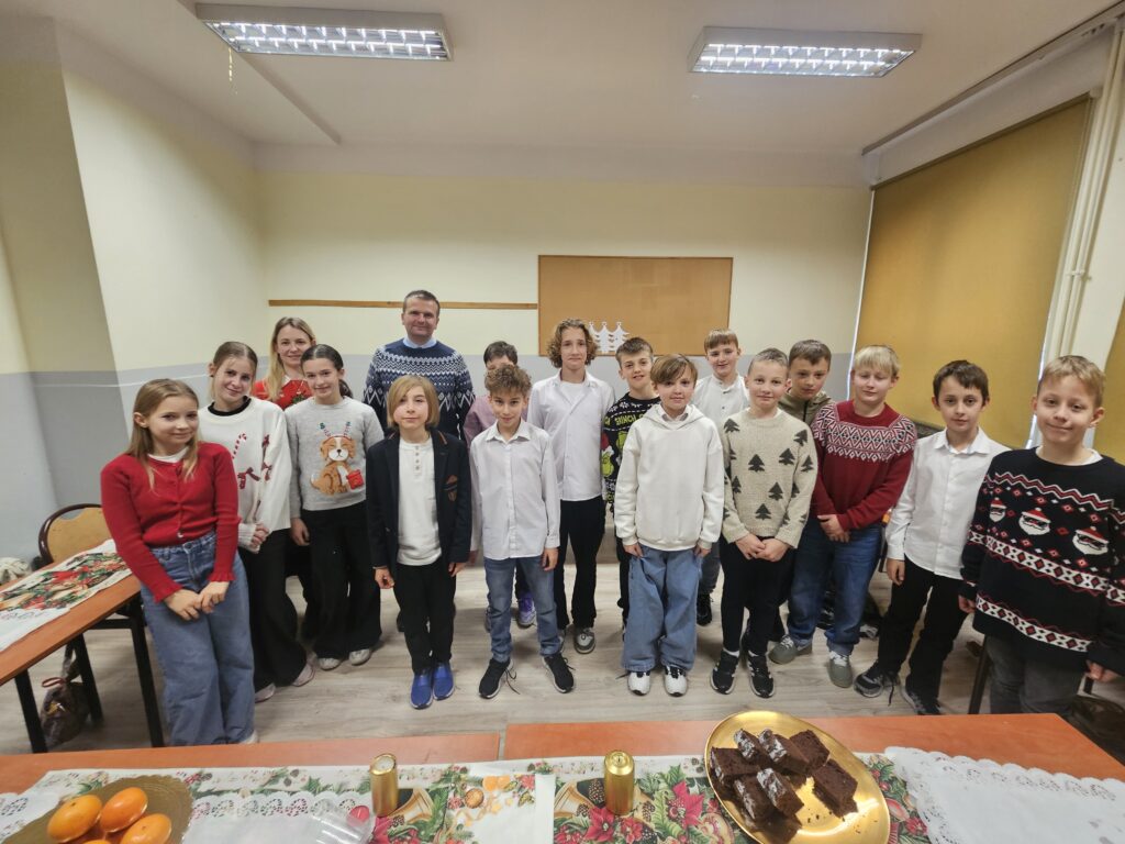 Zdjęcie 4 z 4 – WIGILIA KLASOWA W 5C SPORTOWEJ