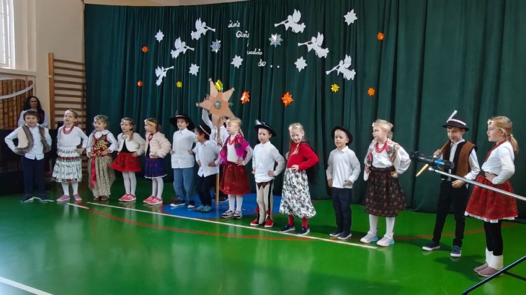 Zdjęcie 14 z 39 – SZKOLNY KONKURS KOLĘD I PASTORAŁEK KLAS „0”-3