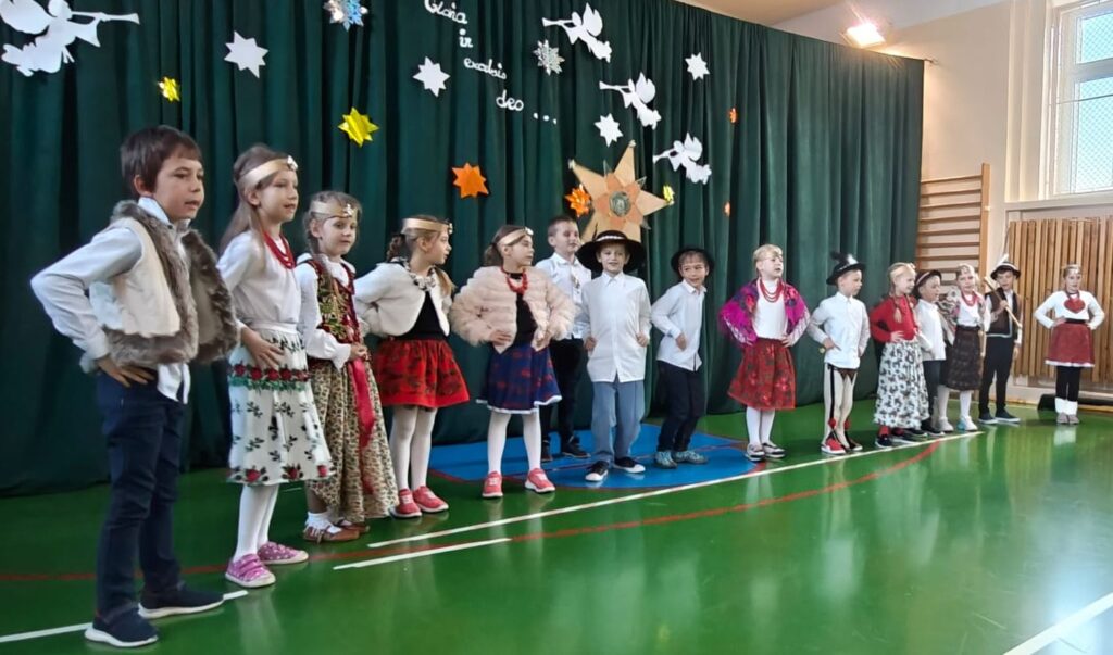 Zdjęcie 15 z 39 – SZKOLNY KONKURS KOLĘD I PASTORAŁEK KLAS „0”-3