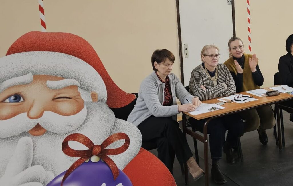 Zdjęcie 1 z 13 – II SZKOLNY KONKURS KOLĘD I PASTORAŁEK KLAS IV – VIII