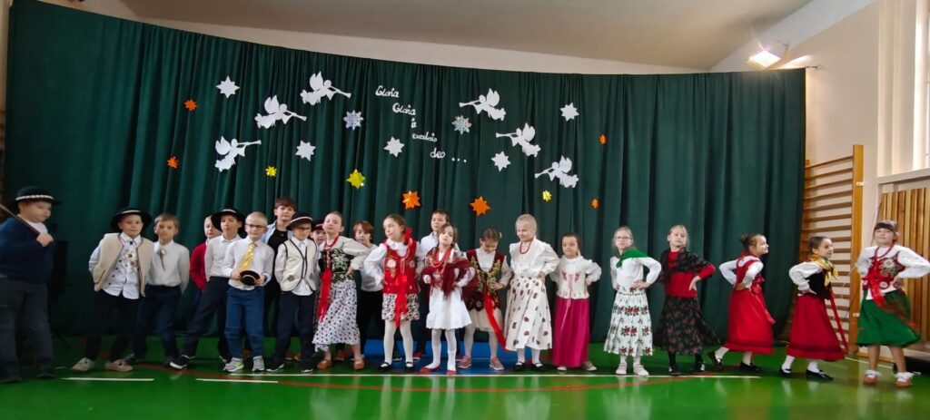 Zdjęcie 30 z 39 – SZKOLNY KONKURS KOLĘD I PASTORAŁEK KLAS „0”-3
