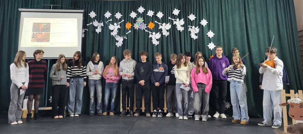 Zdjęcie 4 z 13 – II SZKOLNY KONKURS KOLĘD I PASTORAŁEK KLAS IV – VIII