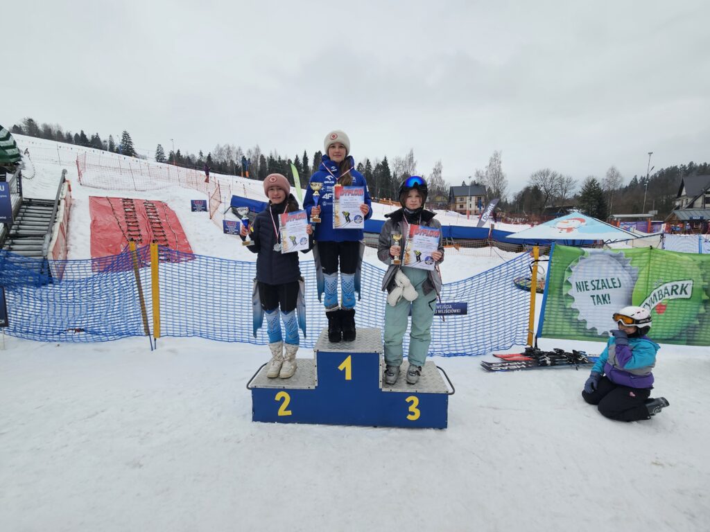 Zdjęcie 29 z 36 – ZIMOWY DZIEŃ SPORTU – MISTRZOSTWA SZKOŁY PODSTAWOWEJ NR 1 W NARCIARSTWIE ALPEJSKIM