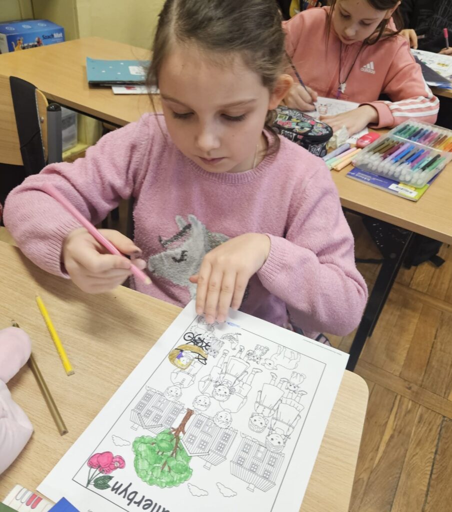 Zdjęcie 6 z 18 – Spotkanie z lekturą „Dzieci z Bullerbyn” klasy III A i IIIB