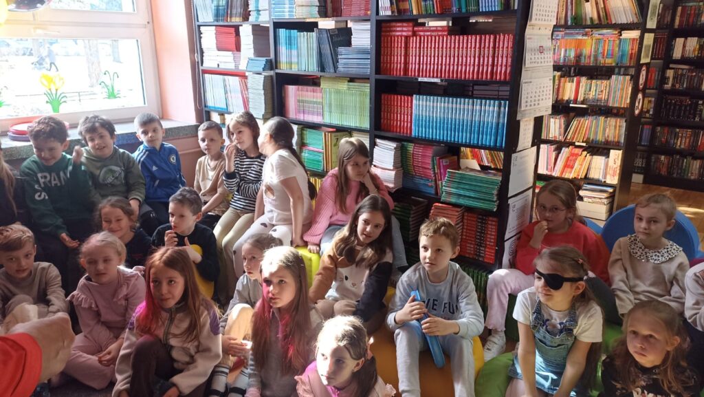 Zdjęcie 23 z 35 – Pasowanie na Czytelnika – Piracka Przygoda z Książką