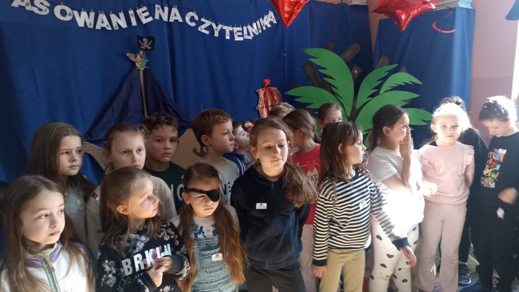Zdjęcie 8 z 35 – Pasowanie na Czytelnika – Piracka Przygoda z Książką