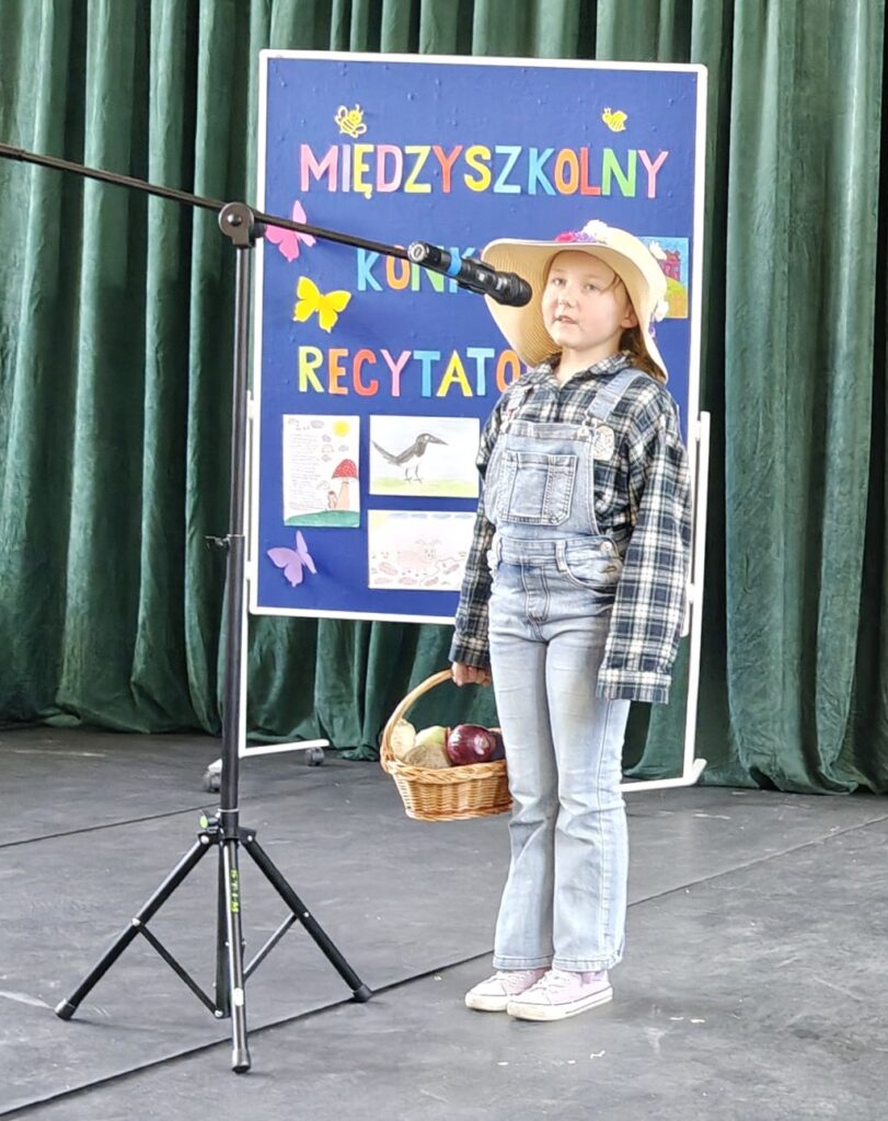 Zdjęcie 51 z 74 – Międzyszkolny Konkurs Recytatorski ,,W krainie wierszy Jana Brzechwy” dla klas 1–3