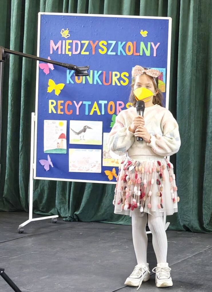 Zdjęcie 52 z 74 – Międzyszkolny Konkurs Recytatorski ,,W krainie wierszy Jana Brzechwy” dla klas 1–3