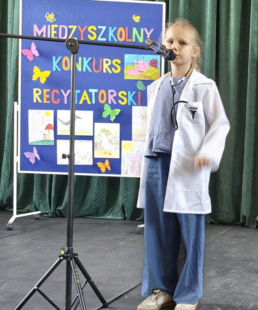 Zdjęcie 53 z 74 – Międzyszkolny Konkurs Recytatorski ,,W krainie wierszy Jana Brzechwy” dla klas 1–3