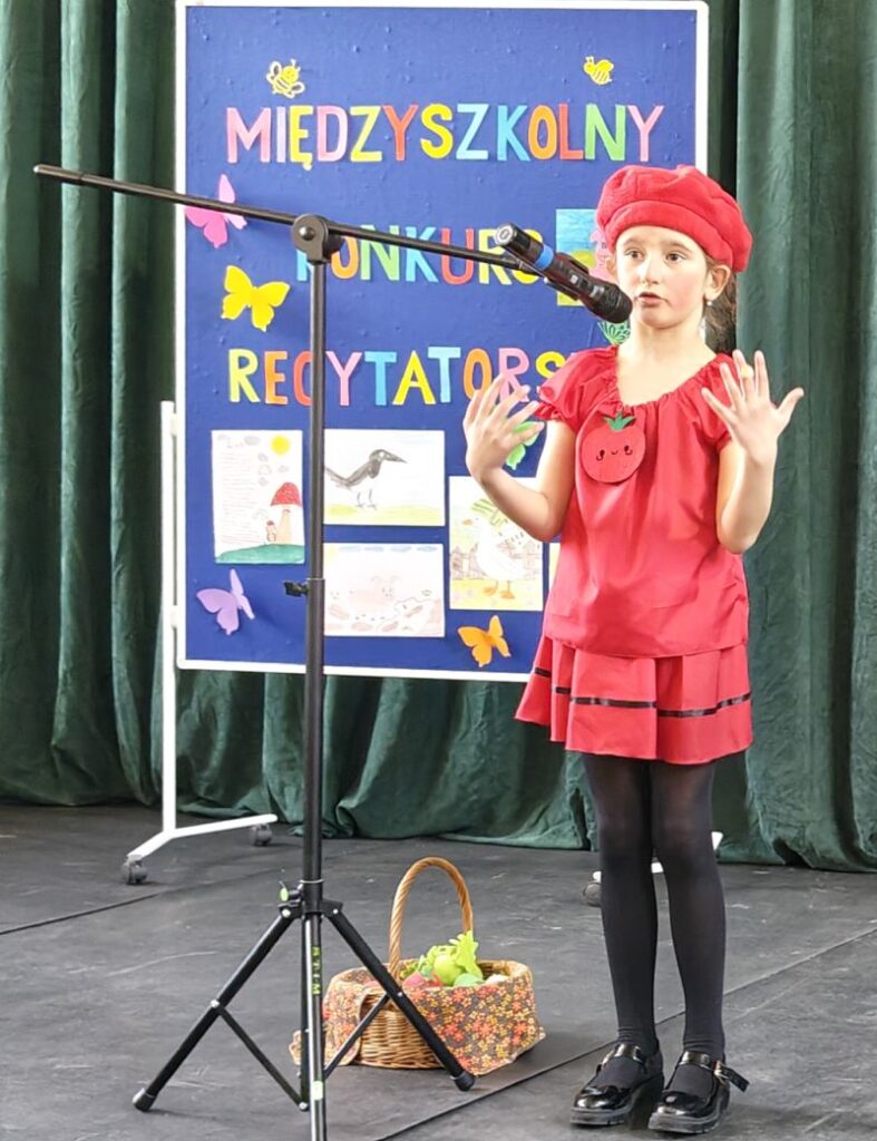 Zdjęcie 57 z 74 – Międzyszkolny Konkurs Recytatorski ,,W krainie wierszy Jana Brzechwy” dla klas 1–3