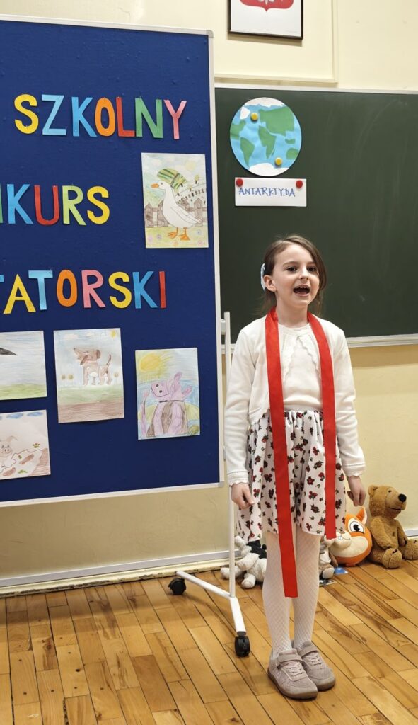Zdjęcie 9 z 16 – Szkolny Konkurs Recytatorski dla klas 1 – 3 pt. ,,W krainie wierszy Jana Brzechwy”