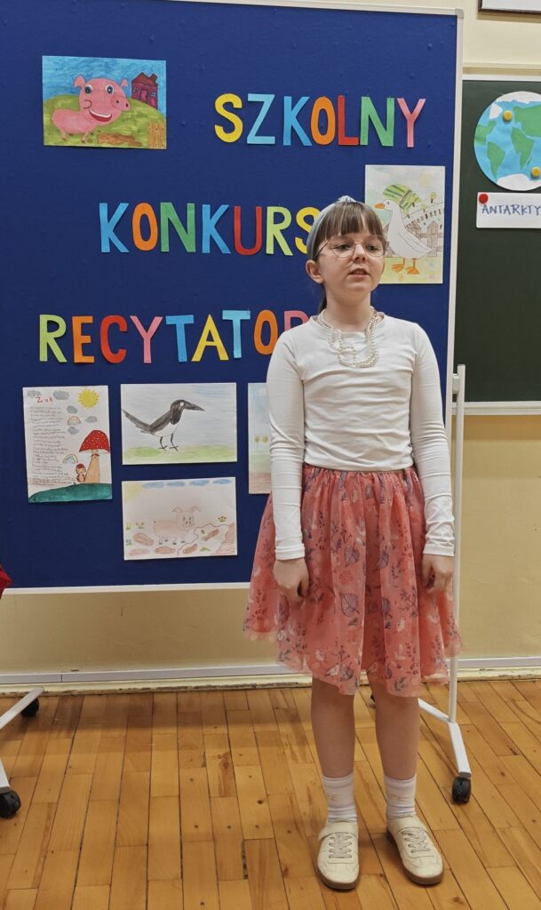 Zdjęcie 15 z 16 – Szkolny Konkurs Recytatorski dla klas 1 – 3 pt. ,,W krainie wierszy Jana Brzechwy”