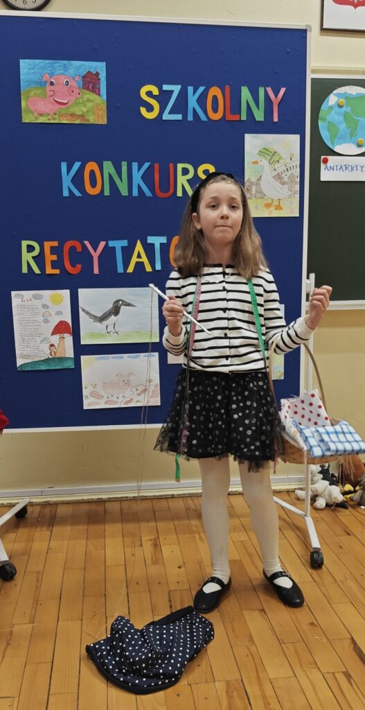 Zdjęcie 4 z 16 – Szkolny Konkurs Recytatorski dla klas 1 – 3 pt. ,,W krainie wierszy Jana Brzechwy”