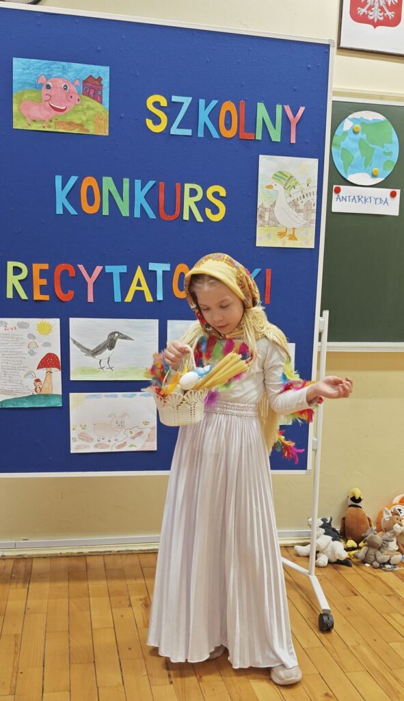 Zdjęcie 7 z 16 – Szkolny Konkurs Recytatorski dla klas 1 – 3 pt. ,,W krainie wierszy Jana Brzechwy”