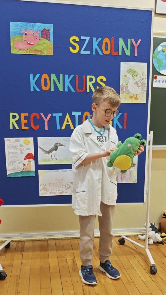 Zdjęcie 8 z 16 – Szkolny Konkurs Recytatorski dla klas 1 – 3 pt. ,,W krainie wierszy Jana Brzechwy”