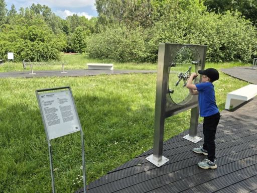 Zdjęcie 38 z 49 – Wycieczka klasy 2b do Krakowa – Ogród Doświadczeń i Muzeum Lotnictwa Polskiego