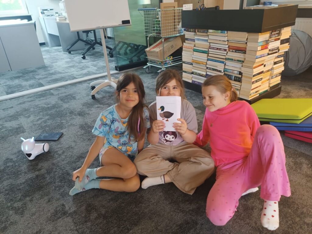 Zdjęcie 9 z 27 – Klasa 1B w Bibliotece Pedagogicznej