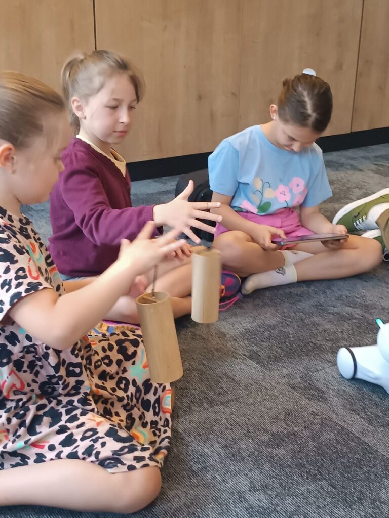 Zdjęcie 17 z 27 – Klasa 1B w Bibliotece Pedagogicznej