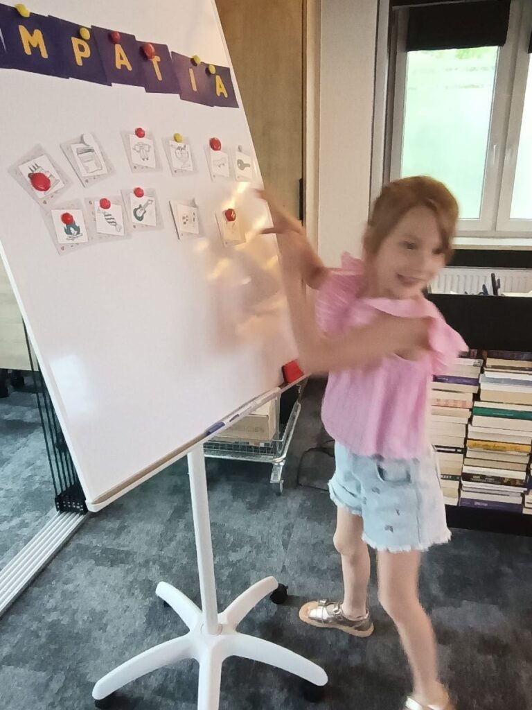 Zdjęcie 14 z 27 – Klasa 1B w Bibliotece Pedagogicznej