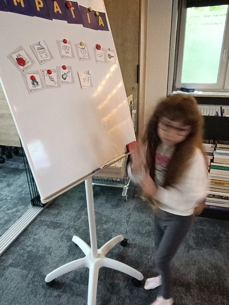 Zdjęcie 15 z 27 – Klasa 1B w Bibliotece Pedagogicznej
