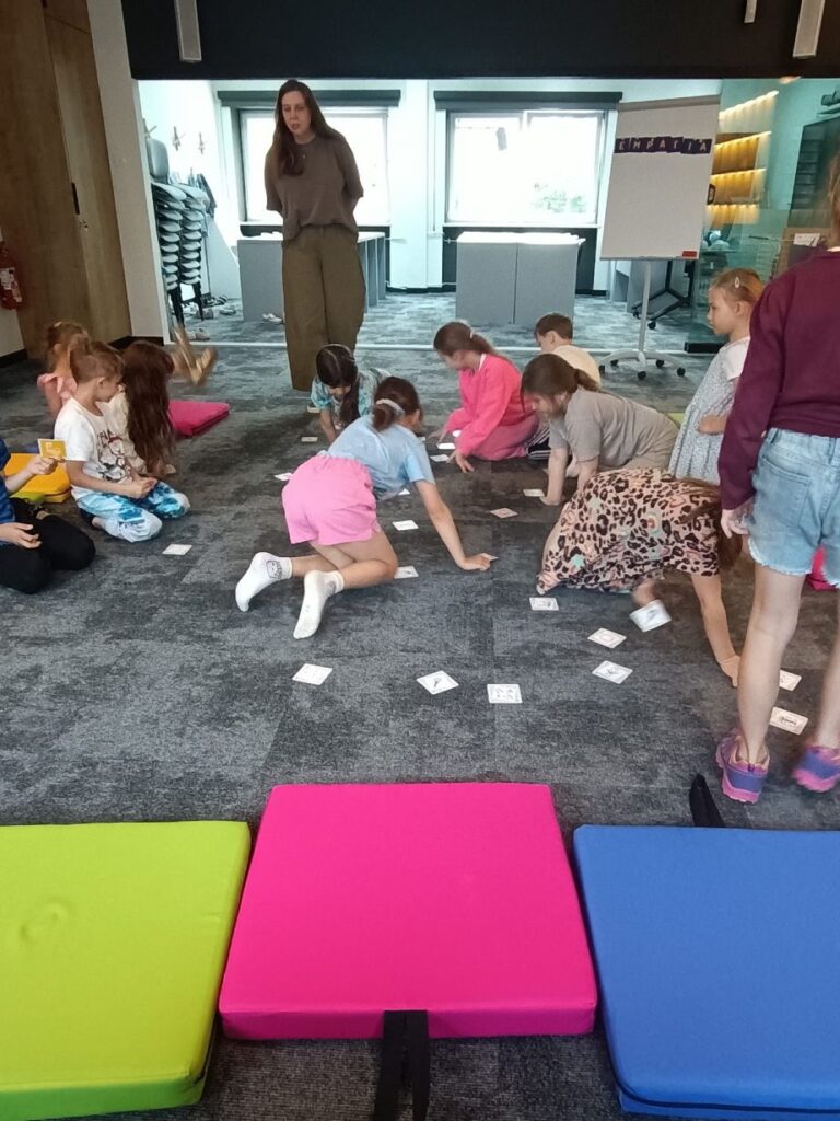 Zdjęcie 22 z 27 – Klasa 1B w Bibliotece Pedagogicznej